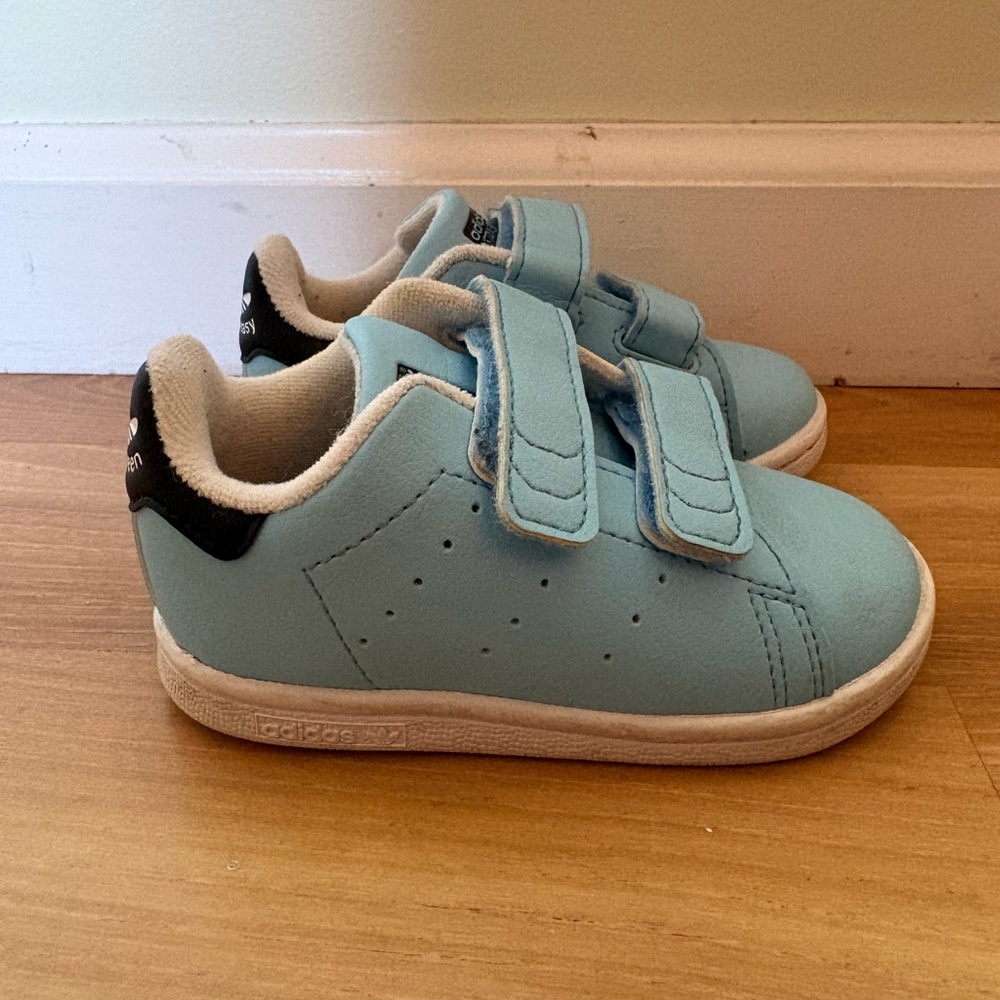 Adidas Kids' Light Blue Stan Smith Disney's Genie Sneakers - Picture 6 of 10